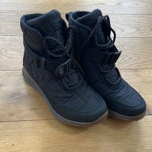 Chaco Borealis Quilted Waterproof Boots Size 7 worn Once!